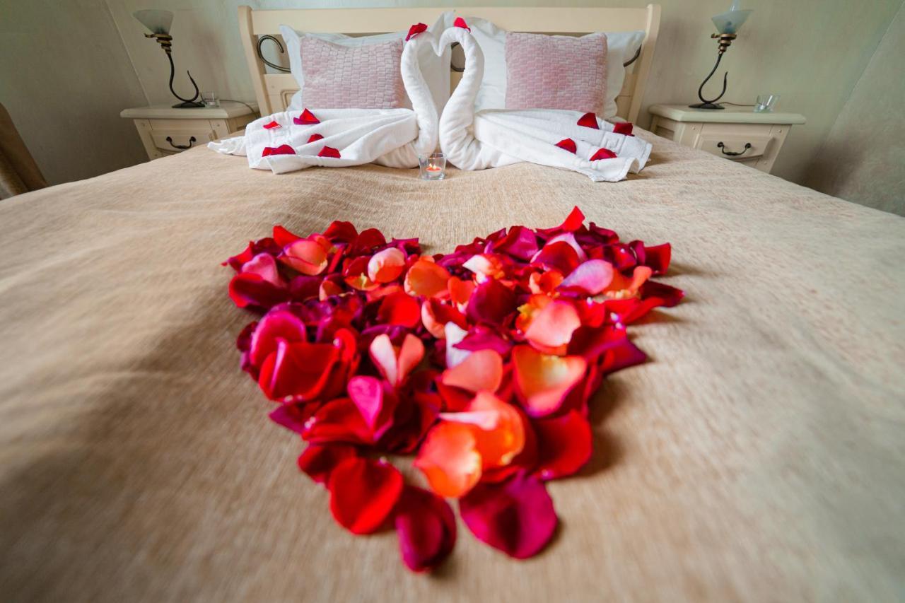 Hotel Carol - วาตราดอร์เนย์ ภายนอก รูปภาพ