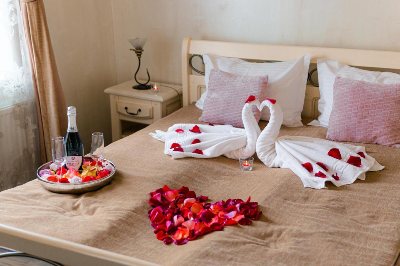 Hotel Carol - วาตราดอร์เนย์ ภายนอก รูปภาพ