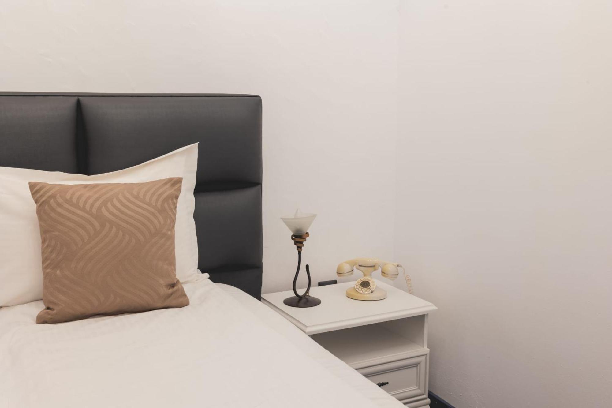 Hotel Carol - วาตราดอร์เนย์ ภายนอก รูปภาพ
