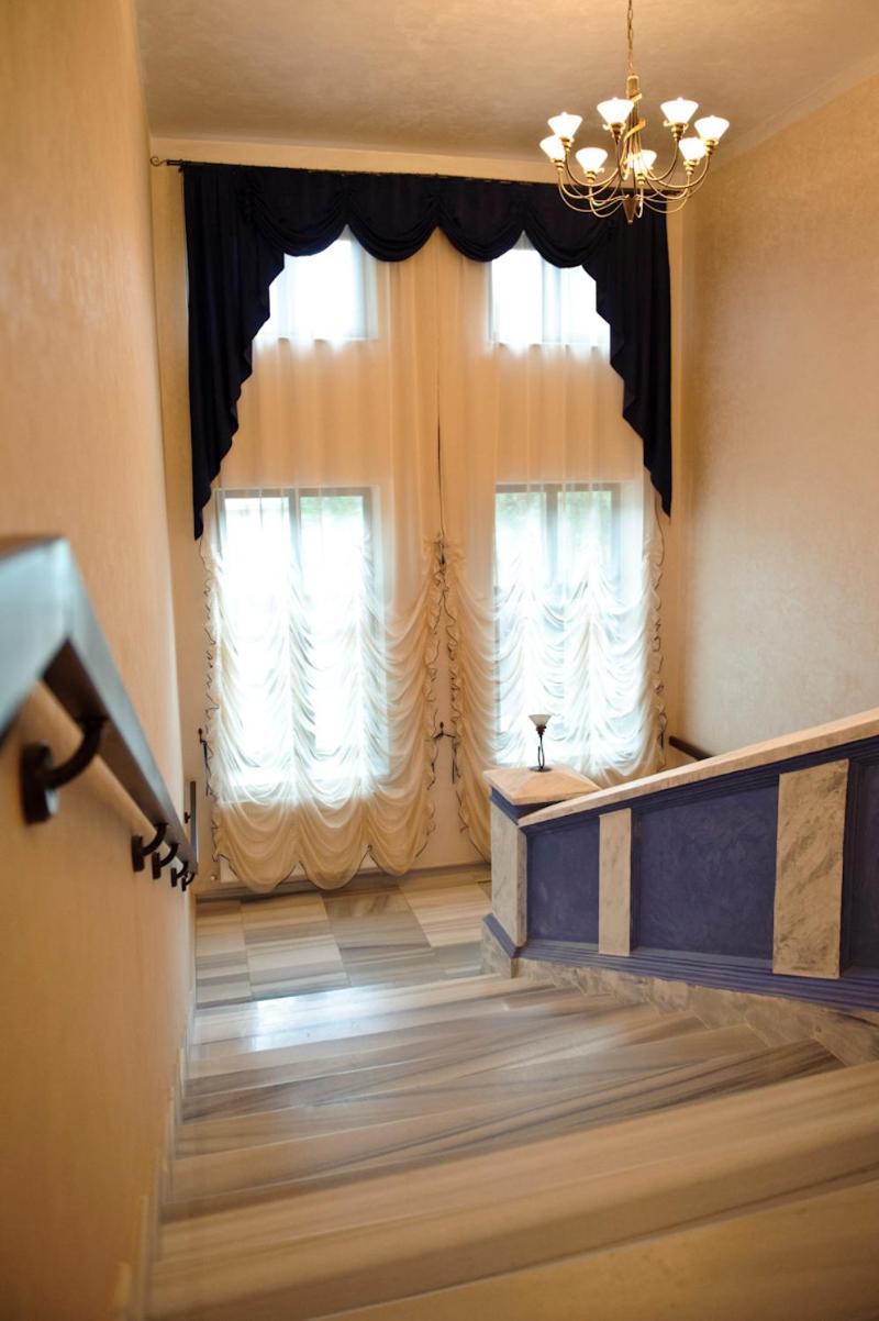 Hotel Carol - วาตราดอร์เนย์ ภายนอก รูปภาพ